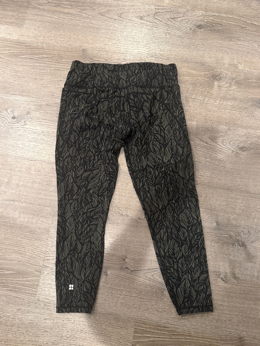 Sweaty Betty Power Leggings size L Black & Olive Green Leaf pattern - Picture 4 of 4